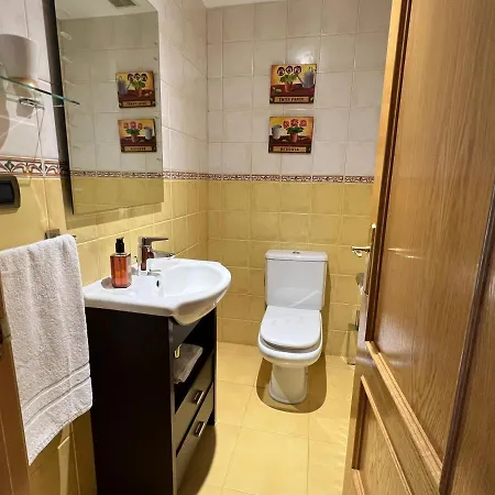 度假居 Sauces, Adosado A 10 Minutos De Oviedo Y 15 De Gijon Llanera (Asturias)